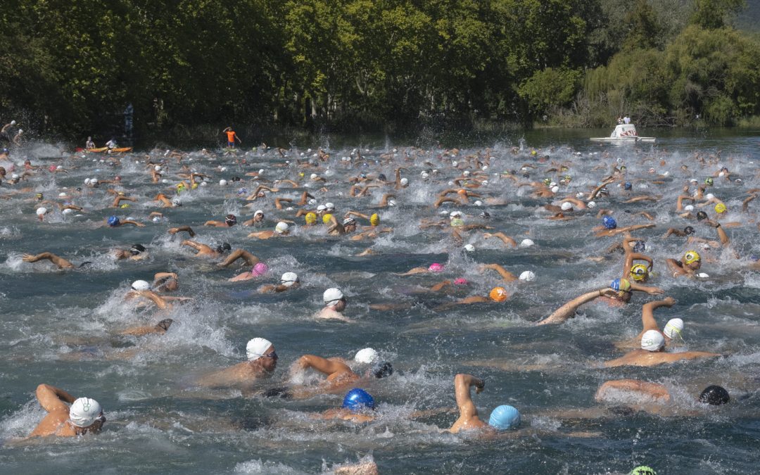 Clàudia Giralt i Guillem Pujol triomfen en la 80a Travessia a l’Estany de Banyoles