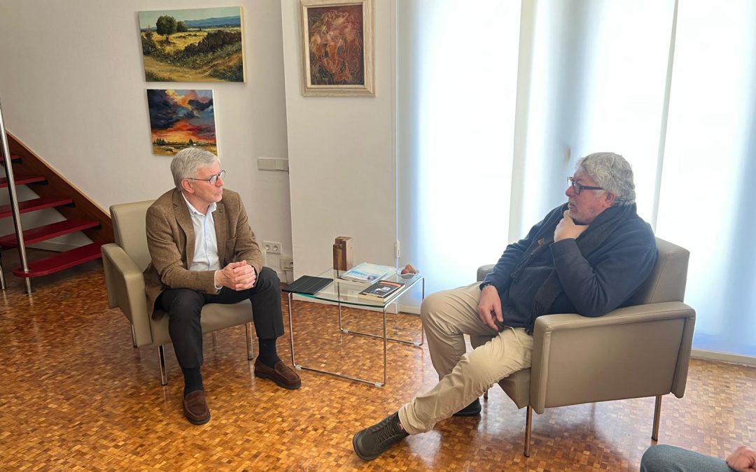 Cornellà es prepara per a la Diada de la Natació Catalana amb una trobada institucional entre el president de la FCN i l’alcaldia de la ciutat.